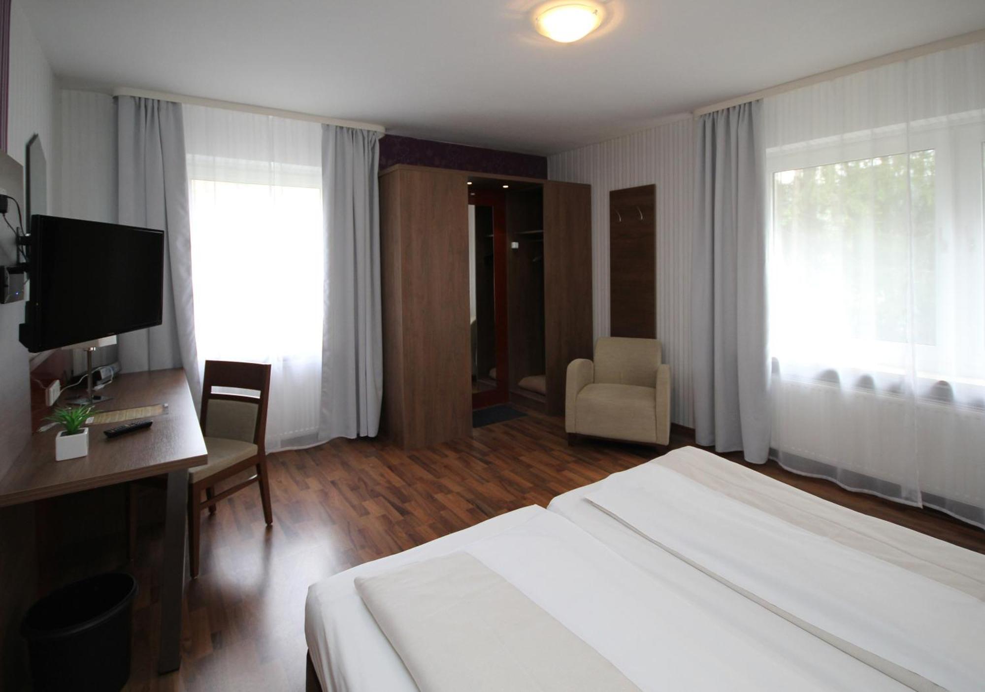 Hotel Berghof Wasserkuppe & Gaestehaus Fuldaquelle Gersfeld Zewnętrze zdjęcie