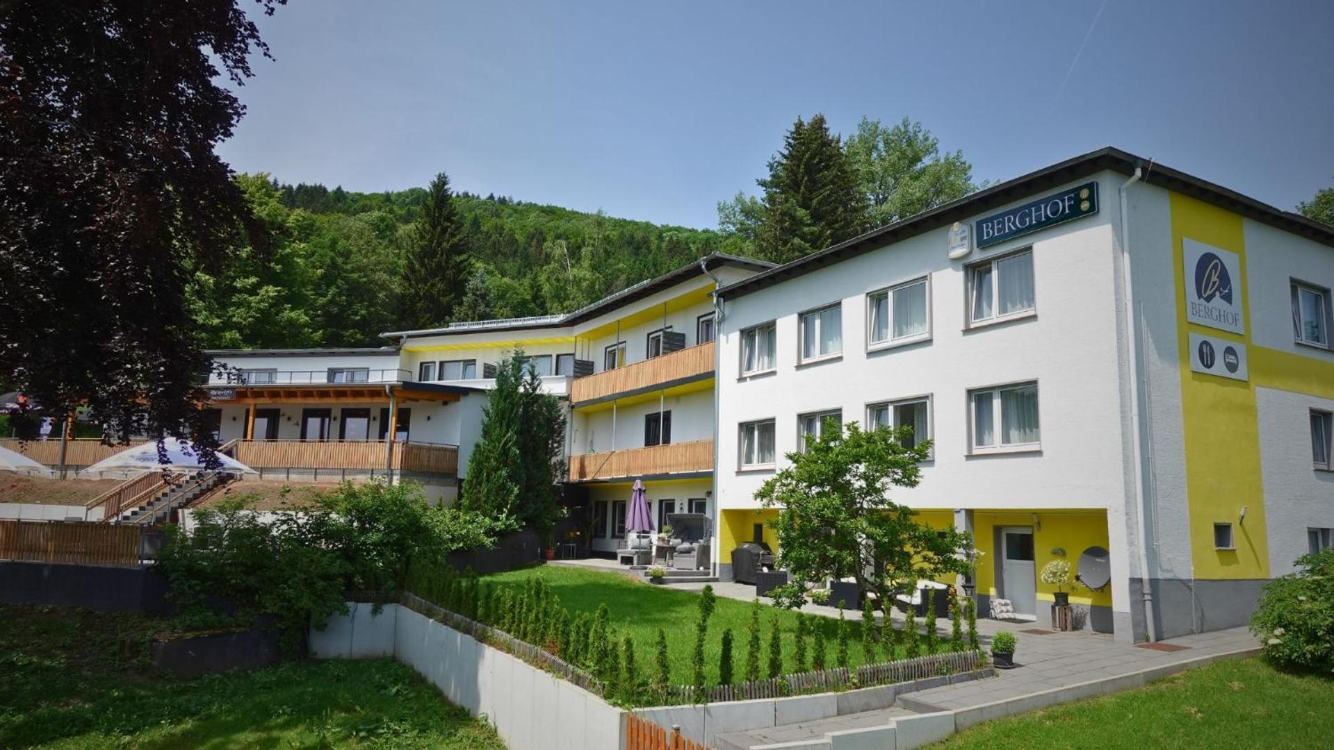 Hotel Berghof Wasserkuppe & Gaestehaus Fuldaquelle Gersfeld Zewnętrze zdjęcie