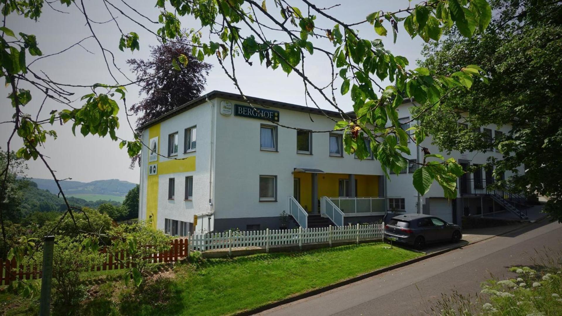 Hotel Berghof Wasserkuppe & Gaestehaus Fuldaquelle Gersfeld Zewnętrze zdjęcie